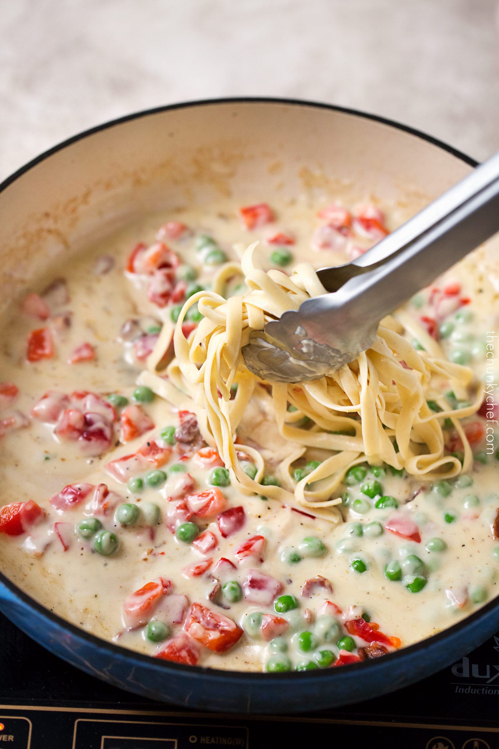 Chicken Bacon Alfredo with Kroger's Prep & Pared | The easiest, most delicious way to have the classic chicken bacon Alfredo pasta dish... made incredibly easy with Kroger's new Prep & Pared meal kits! | http://thechunkychef.com