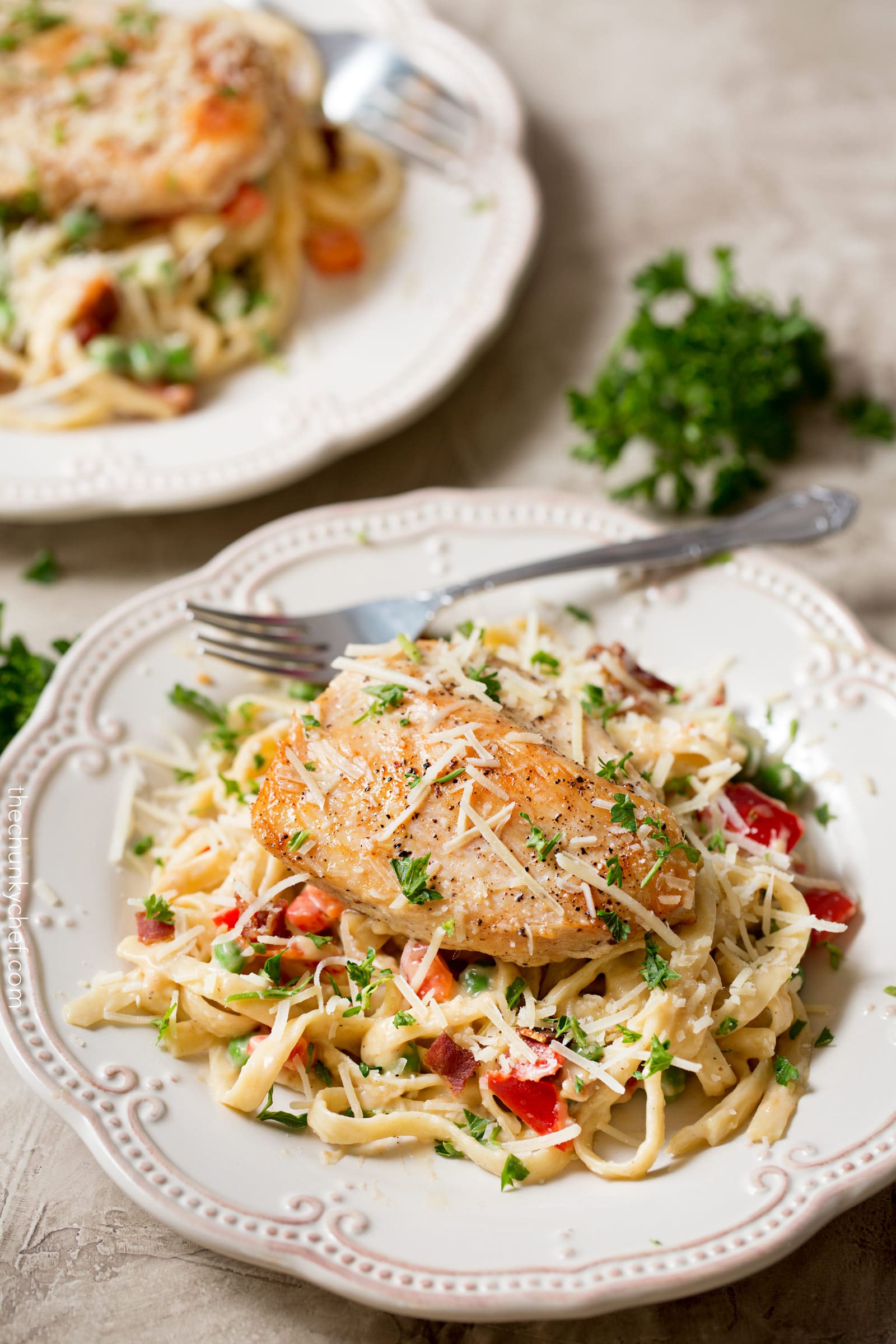 Chicken Bacon Alfredo with Kroger's Prep & Pared | The easiest, most delicious way to have the classic chicken bacon Alfredo pasta dish... made incredibly easy with Kroger's new Prep & Pared meal kits! | http://thechunkychef.com