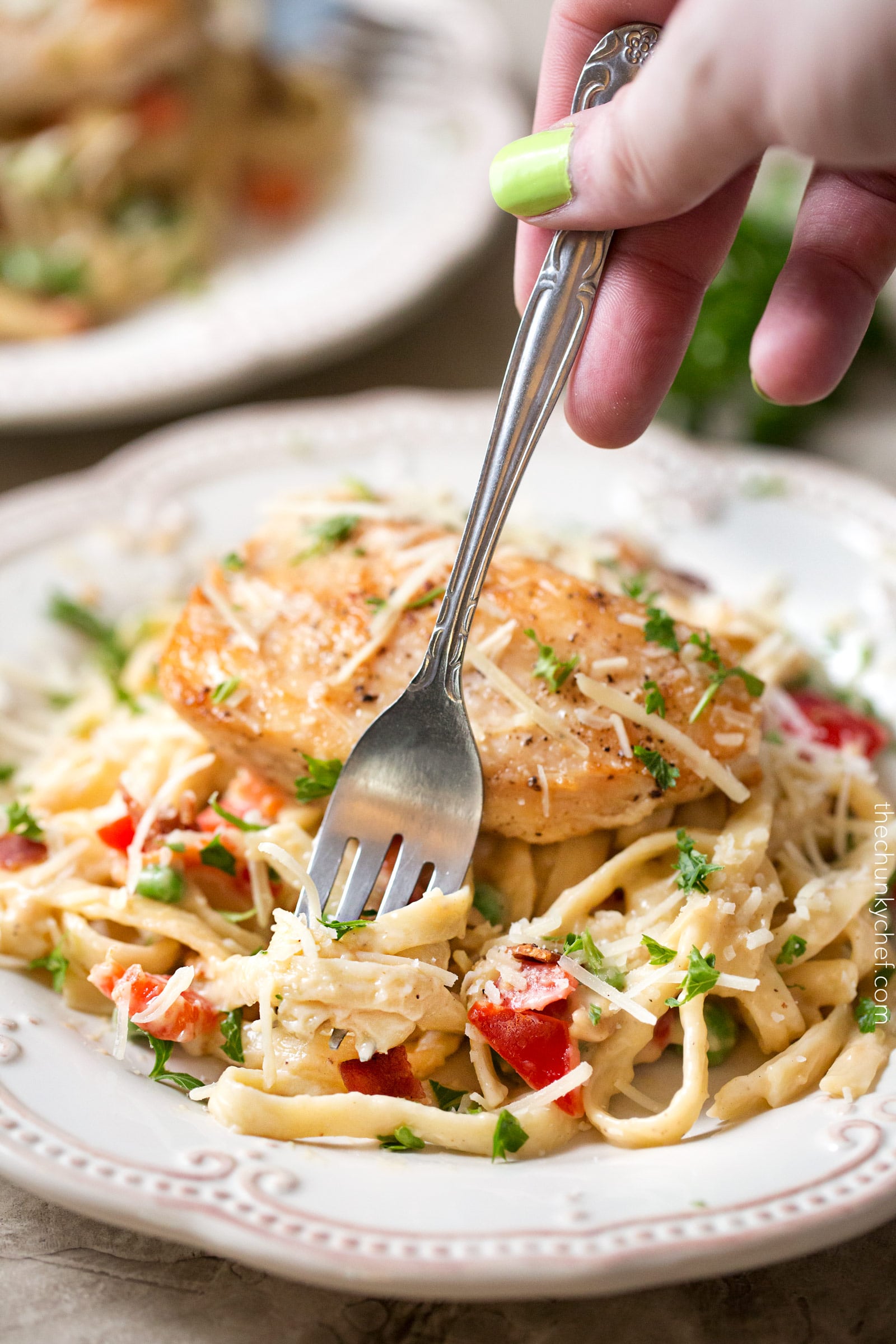 Chicken Bacon Alfredo with Kroger's Prep & Pared | The easiest, most delicious way to have the classic chicken bacon Alfredo pasta dish... made incredibly easy with Kroger's new Prep & Pared meal kits! | http://thechunkychef.com