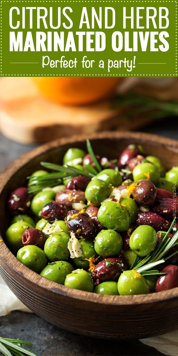 Easy Citrus Herb Marinated Olives | Măslinele Kalamata și Castelvetrano sunt marinate într-o marinată apetisantă de citrice, ierburi și usturoi. Perfect pentru o gustare, o petrecere sau un platou de brânzeturi! | 