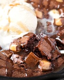 Rolo-Stuffed Skillet Brownie | This one bowl brownie recipe is made in a skillet, stuffed with rolo candies and Hershey bar pieces, and baked until warm and fudgy! | http://thechunkychef.com