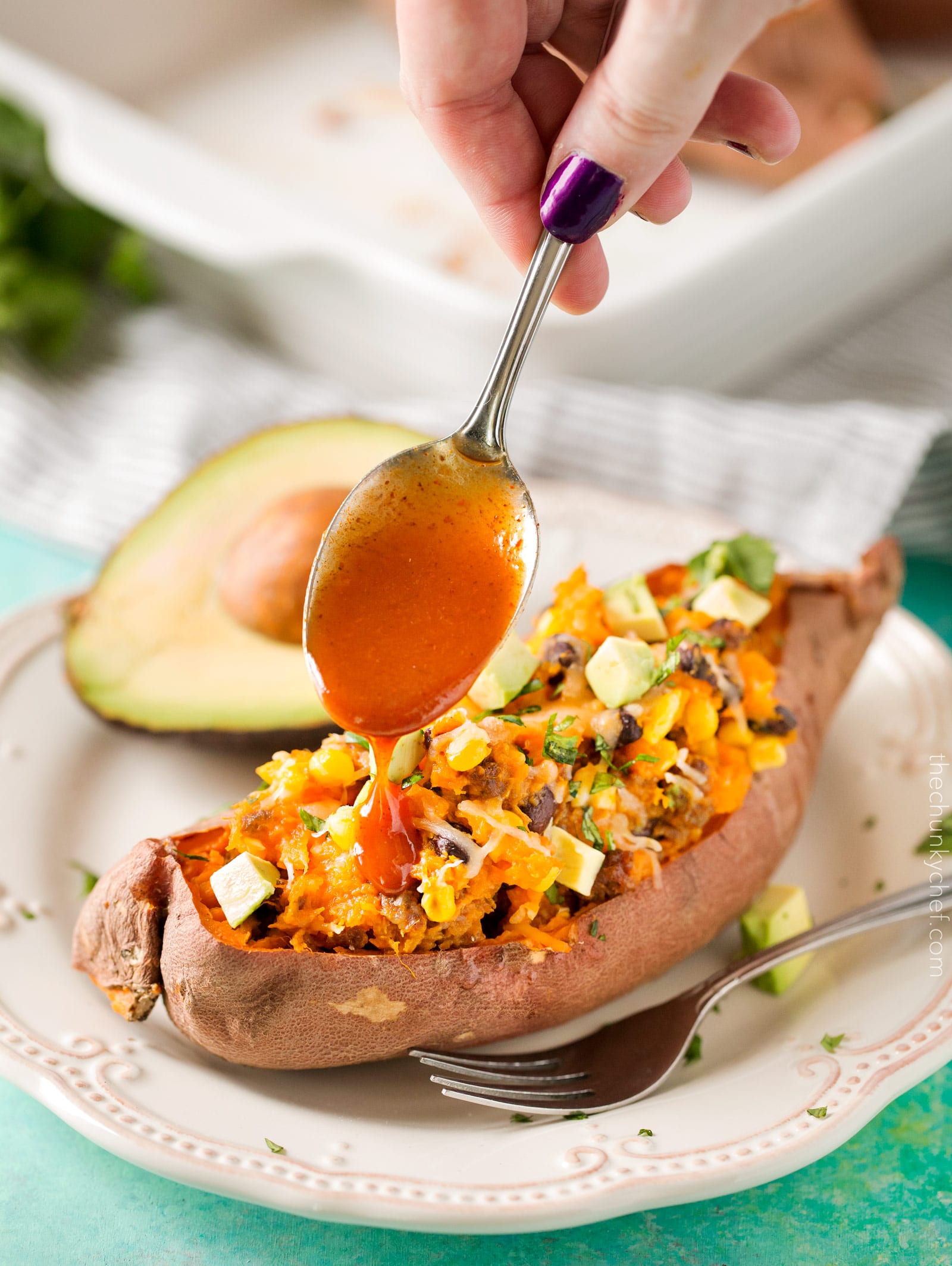 Chorizo Enchilada Stuffed Sweet Potatoes | Mexican flavors come together in these stuffed sweet potatoes, for a meal that's healthy and incredibly easy to prep ahead for a stress-free dinner! | http://thechunkychef.com