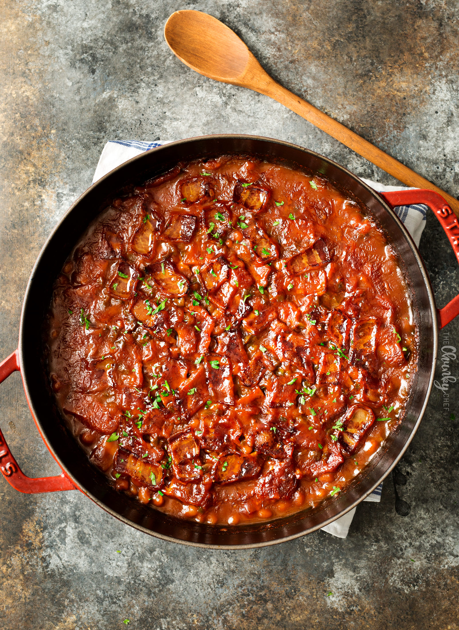 Spicy Baked Beans with Bacon | Perfect for cookouts or summer BBQ's, these baked beans with bacon have a mouthwatering spicy kick from jalapeños that make for an unforgettable side dish! | http://thechunkychef.com