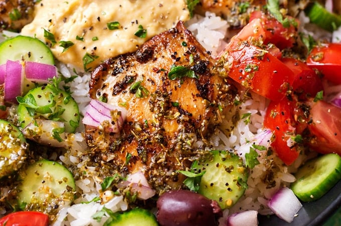20 Minute Greek Chicken Rice Bowl | Ready in just 20 minutes or less, this rice bowl is packed with great Greek and Mediterranean flavors!  It's also perfect for meal prep or a back to school lunch box idea! | http://thechunkychef.com