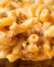 Homemade Chili Mac Bake | Hearty, cheesy, and comfort food the whole family will love! Perfect for a busy weeknight, and leftovers are just as amazing! | http://thechunkychef.com