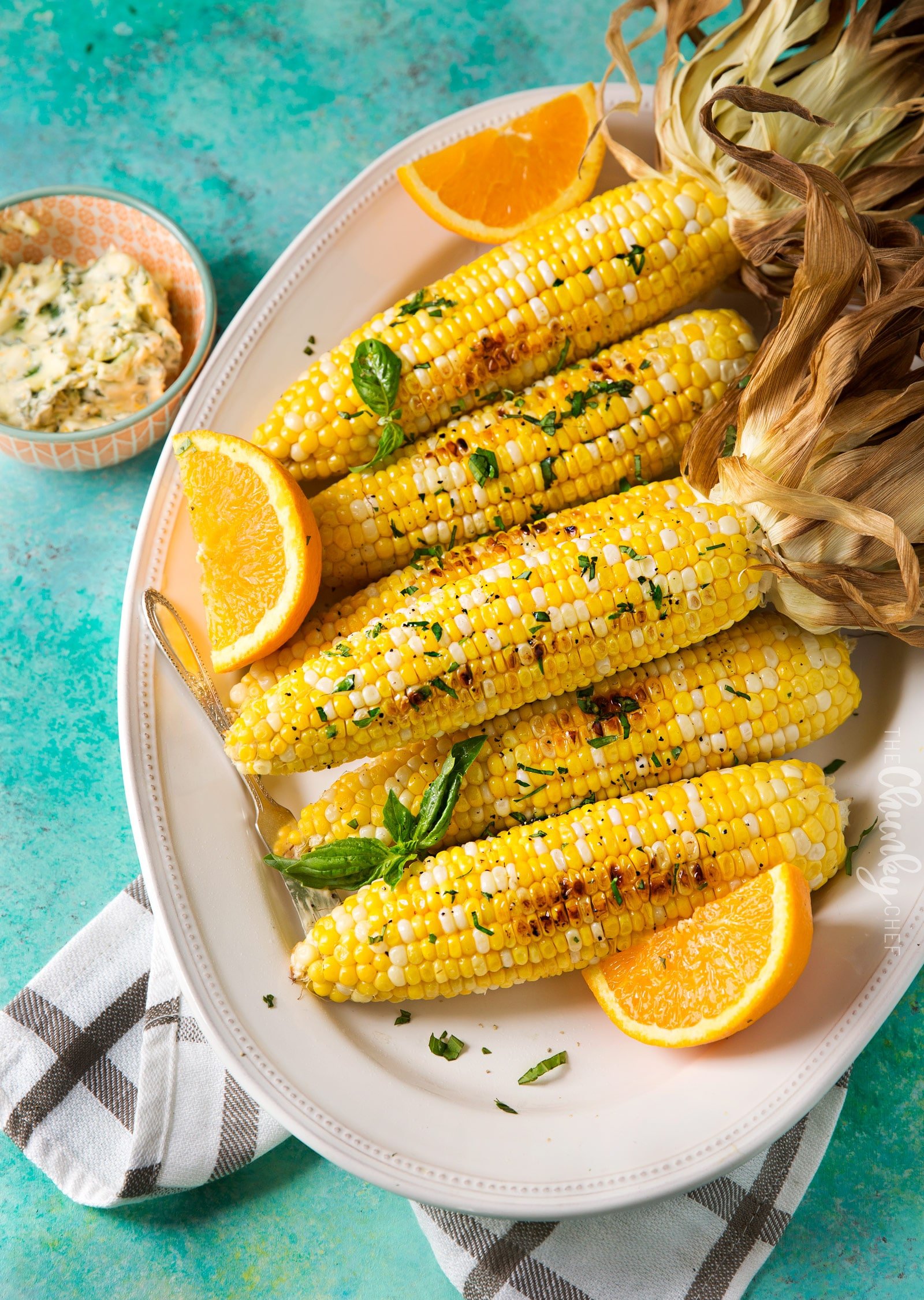 Oven Roasted Corn on the Cob | This foolproof method for cooking corn on the cob is easy, perfect for any kind of weather, and produces the juiciest, perfectly cooked ears of corn ever! | http://thechunkychef.com