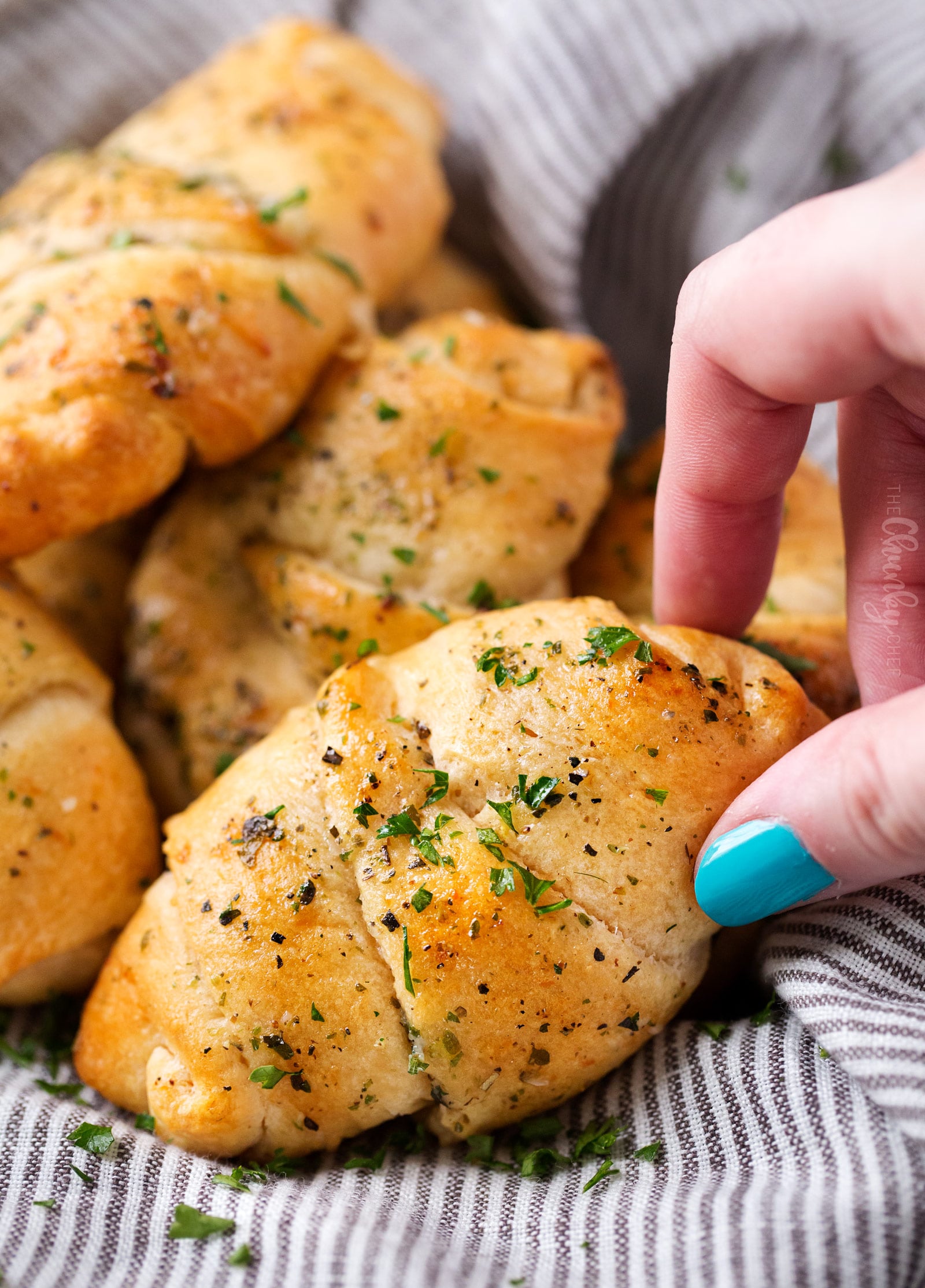 Cheesy Garlic Crescent Rolls | Soft, buttery crescent rolls are baked with gooey mozzarella cheese, and brushed with an insanely flavorful garlic and herb butter!  Ready in less than 20 minutes! | http://thechunkychef.com