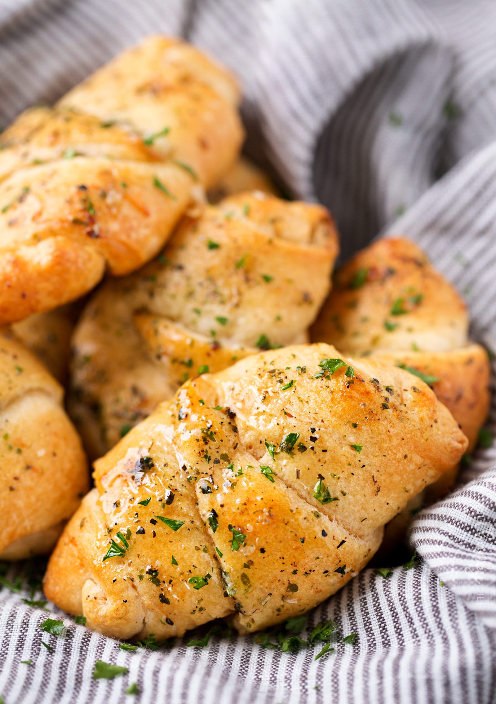 Cheesy Garlic Crescent Rolls - The Chunky Chef
