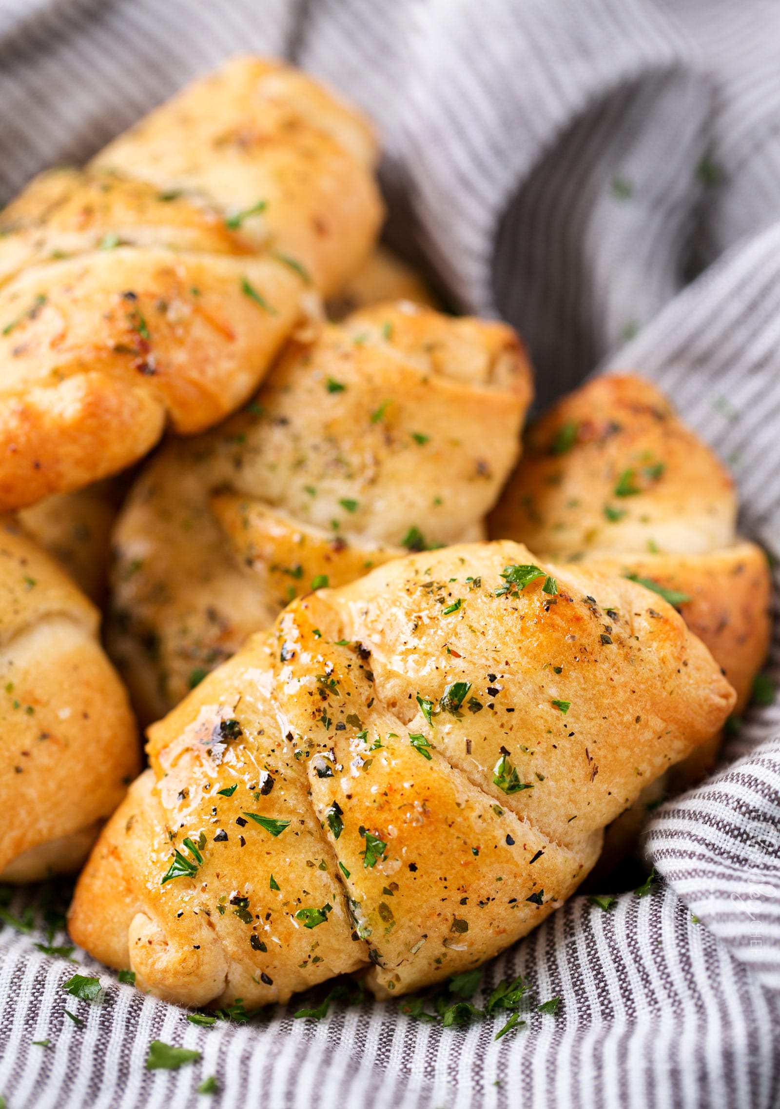 Cheesy Garlic Crescent Rolls | Soft, buttery crescent rolls are baked with gooey mozzarella cheese, and brushed with an insanely flavorful garlic and herb butter!  Ready in less than 20 minutes! | http://thechunkychef.com