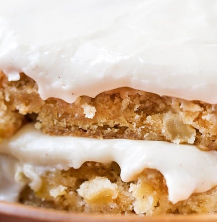 Maple Apple Blondie Recipe | These melt-in-your-mouth blondie bars made with crisp apples, maple syrup and cinnamon are a classic Fall dessert!  Topped with a maple cinnamon frosting, they're a must-try! | http://thechunkychef.com | blondie | apple | maple | bars | dessert | Fall | frosting