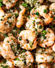 One Pot 10 Minute Shrimp Scampi | This shrimp scampi has all the classic garlicky flavors, is made in one pot, ready in 10 minutes, and is perfect on it's own or over some pasta! Perfect for a busy weeknight! | http://thechunkychef.com | shrimp | scampi | easy | dinner | one pot | quick
