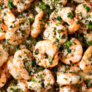 One Pot 10 Minute Shrimp Scampi | This shrimp scampi has all the classic garlicky flavors, is made in one pot, ready in 10 minutes, and is perfect on it's own or over some pasta! Perfect for a busy weeknight! | http://thechunkychef.com | shrimp | scampi | easy | dinner | one pot | quick