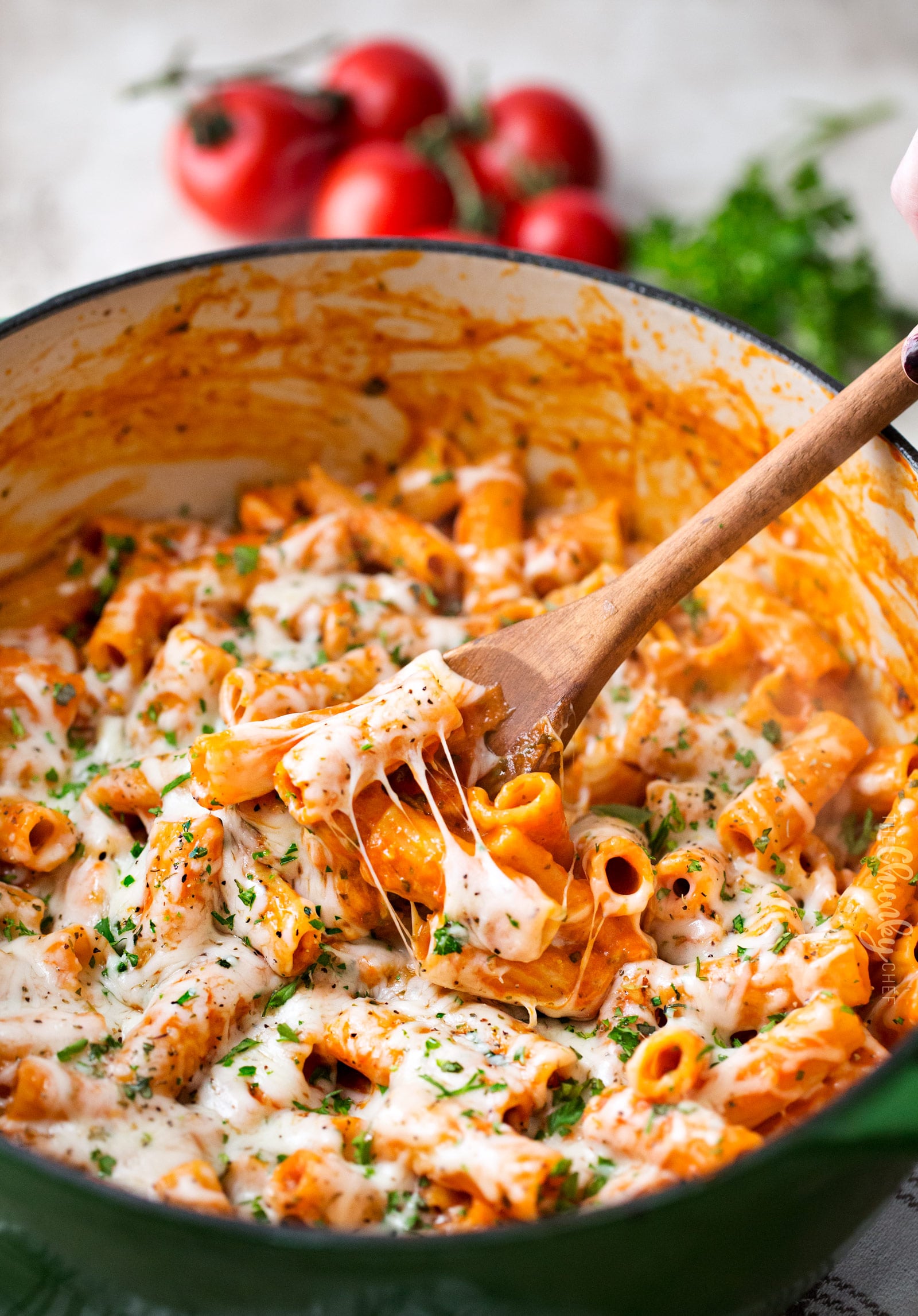 One Pot Chicken Parmesan Pasta - The Chunky Chef