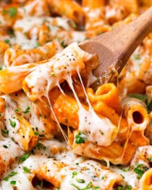 One Pot Chicken Parmesan Pasta | Great chicken parmesan flavors combine with pasta in this one pot meal that's ready in 30 minutes! | https://thechunkychef.com | #dinner #chicken #easyrecipe #weeknight
