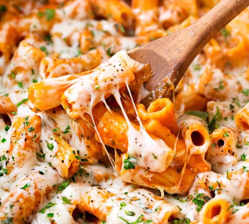 Jeg accepterer det G på One Pot Chicken Parmesan Pasta - The Chunky Chef