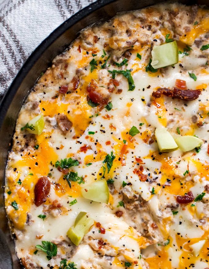 Creamy, cheesy, and oh so addicting, this bacon cheeseburger dip is just like your favorite gooey cheeseburger... but in a party-ready dip form! #bacon #gameday #cheesy #cheeseburger #party #appetizer #dip #easyrecipe