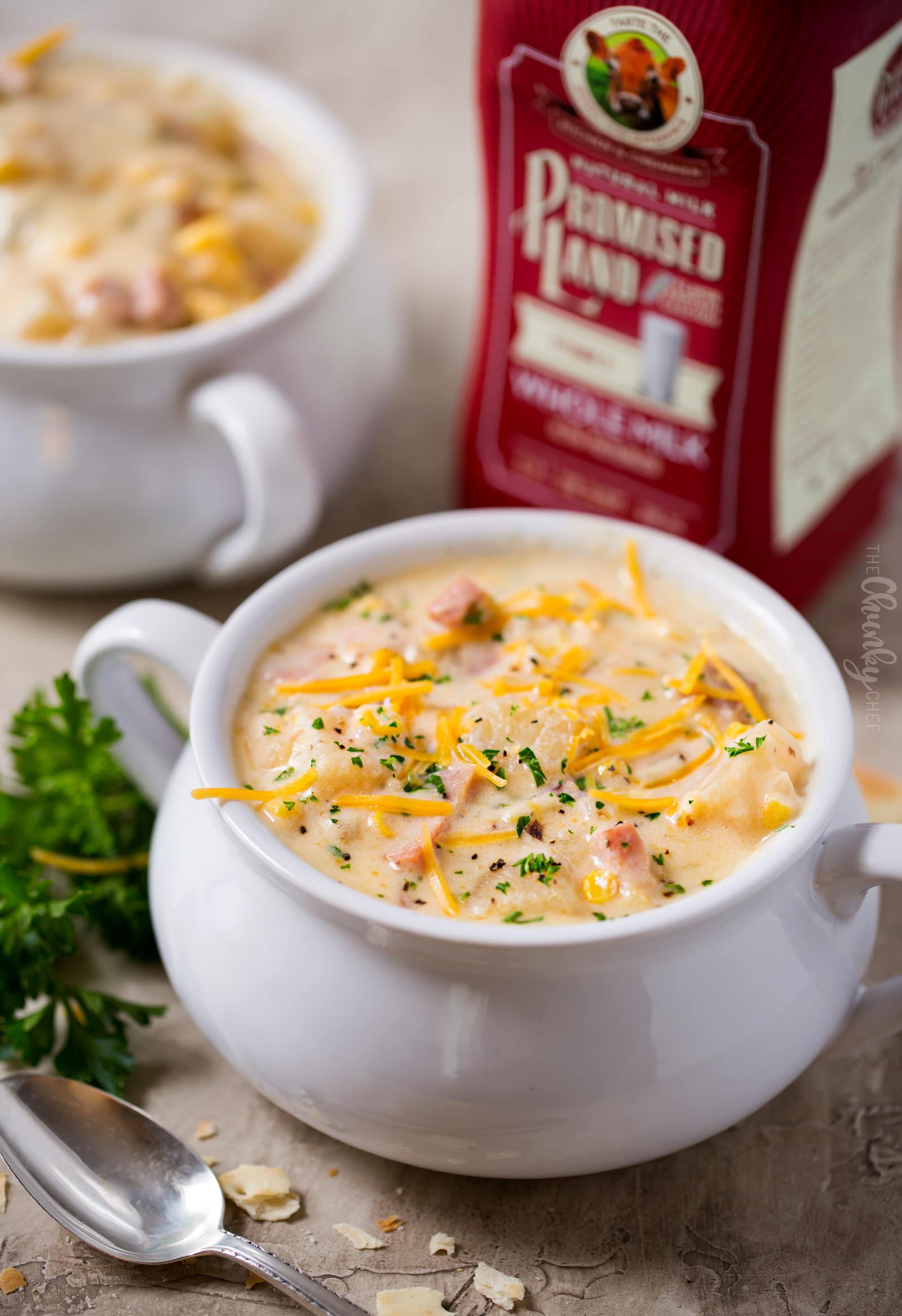 https://www.thechunkychef.com/wp-content/uploads/2017/09/Slow-Cooker-Cheesy-Ham-Chowder-6.jpg