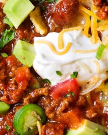 Classic Beef and Bean Slow Cooker Chili | Make classic beef and bean chili the easy way... in the slow cooker! Come home to a big bowl of comfort food, or serve this chili at a game day party! | https://www.thechunkychef.com | #chili #slowcooker #crockpot #gameday
