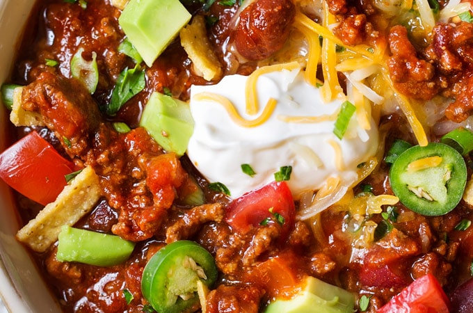 Classic Beef and Bean Slow Cooker Chili | Make classic beef and bean chili the easy way... in the slow cooker!  Come home to a big bowl of comfort food, or serve this chili at a game day party! | https://www.thechunkychef.com | #chili #slowcooker #crockpot #gameday 