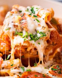 One Pot Pepperoni Pizza Pasta | Everything you love about pepperoni pizza, in a fun, kid-friendly pasta dish, made in one pot, in 30 minutes, and loaded with gooey cheese! | https://thechunkychef.com | #pasta #pizza #onepot #weeknightmeal #30minutemeal