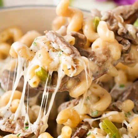 One Pot Philly Cheesesteak Pasta | Great Philly cheesesteak flavors are mixed with creamy pasta in this one pot meal that's ready in 30 minutes!  An easy dinner your family will love! | https://www.thechunkychef.com | #cheesesteak #pasta #onepot #easydinner #comfortfood