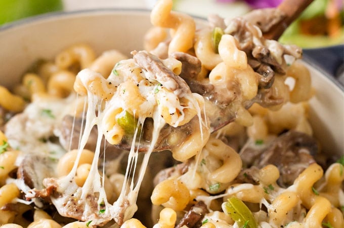 One Pot Philly Cheesesteak Pasta | Great Philly cheesesteak flavors are mixed with creamy pasta in this one pot meal that's ready in 30 minutes!  An easy dinner your family will love! | https://www.thechunkychef.com | #cheesesteak #pasta #onepot #easydinner #comfortfood