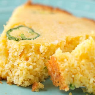 Skillet Jalapeno Cheddar Homemade Cornbread | In true homestyle fashion, this jalapeño cheddar cornbread is baked in a cast iron skillet with bacon drippings for extra flavor! Soft inside, with a mouthwatering crunch on the outside, this cornbread is the one you've been looking for! | https://www.thechunkychef.com | #cornbread #homemade #jalapenocheddar #castiron #homestyle