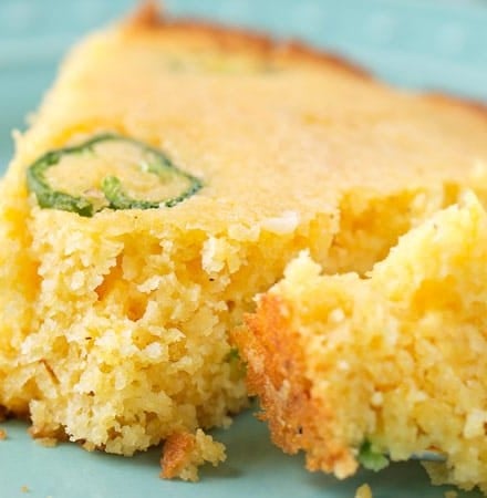 Skillet Jalapeno Cheddar Homemade Cornbread | In true homestyle fashion, this jalapeño cheddar cornbread is baked in a cast iron skillet with bacon drippings for extra flavor!  Soft inside, with a mouthwatering crunch on the outside, this cornbread is the one you've been looking for! | https://www.thechunkychef.com | #cornbread #homemade #jalapenocheddar #castiron #homestyle