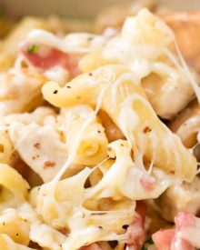One Pot Creamy Chicken Cordon Bleu Pasta | Classic chicken cordon bleu flavors are combined with ultra creamy pasta in this one pot, 30 minute weeknight dinner recipe! The pasta cooks right in with everything else... no separate pot to wash! | https://thechunkychef.com | #chickencordonbleu #weeknightdinner #pastarecipe #onepot #onepan #30minutemeal