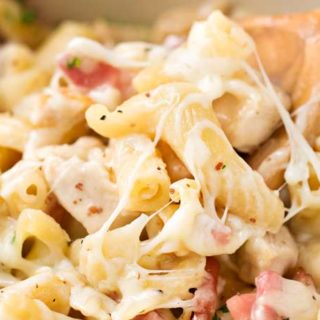 One Pot Creamy Chicken Cordon Bleu Pasta | Classic chicken cordon bleu flavors are combined with ultra creamy pasta in this one pot, 30 minute weeknight dinner recipe! The pasta cooks right in with everything else... no separate pot to wash! | https://thechunkychef.com | #chickencordonbleu #weeknightdinner #pastarecipe #onepot #onepan #30minutemeal
