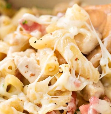 One Pot Creamy Chicken Cordon Bleu Pasta | Classic chicken cordon bleu flavors are combined with ultra creamy pasta in this one pot, 30 minute weeknight dinner recipe!  The pasta cooks right in with everything else... no separate pot to wash! | https://thechunkychef.com | #chickencordonbleu #weeknightdinner #pastarecipe #onepot #onepan #30minutemeal