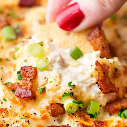 Bacon Horseradish Baked Clam Dip | This 5 ingredient clam dip is loaded with bold flavors and is incredibly easy to make for a party! | The Chunky Chef | #clamdip #bakedclamdip #partyfood #holidaydip #diprecipes