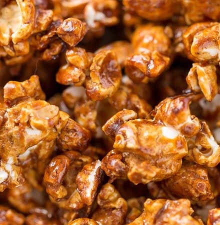 Gingerbread Caramel Corn | Classic caramel corn combines with gingerbread spices in the best caramel corn EVER!  You'll  love snacking on this sweet and crunchy popcorn! | The Chunky Chef | #popcorn #caramelcorn #homemadecaramel #snackrecipes #homemade #gingerbread