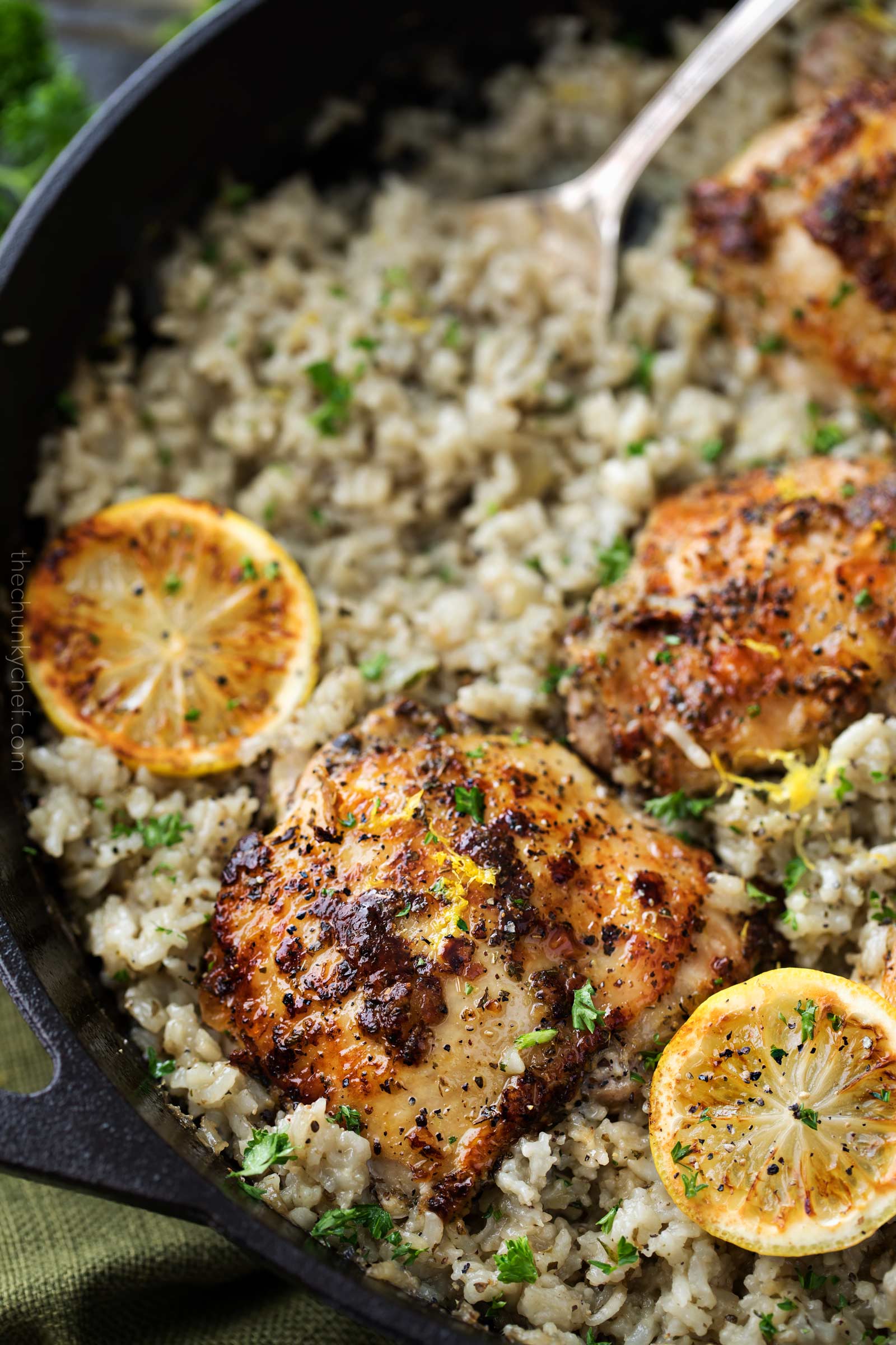 Lemon chicken recipe with Greek rice in one pan