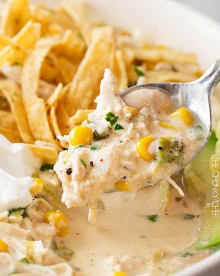This crockpot white chicken chili is easy to make, and has just the right amount of spice to warm up your night!