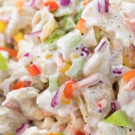 Creamy tortellini salad, loaded with colorful vegetables and tossed in a deliciously sweet and tangy dressing! | #pastasalad #macaronisalad #cookout #summer #rainbow