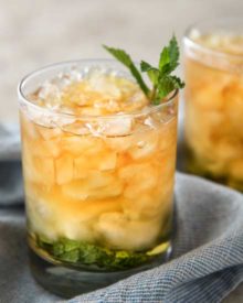 This Southern mint julep recipe is extremely close to the iconic Derby Day cocktail, made with simple syrup, Kentucky bourbon, fresh mint, and crushed ice. Cool and refreshing, it's perfect on a summer day! | #derbyday #bourbon #mint #mintjulep #kentucky #southern #cocktail