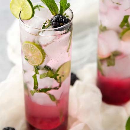 A fun summer twist on the classic mojito, this blackberry mojito is made with an easy homemade blackberry simple syrup, mint, lime, rum and club soda! | #mojito #blackberry #blackberrymojito #cocktail #summer #summerdrink