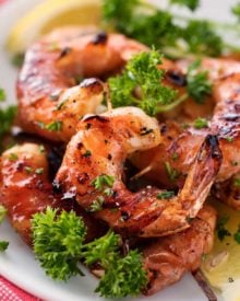 Deliciously sweet, tangy and salty, this prosciutto wrapped honey lemon shrimp is the tastiest, and easiest meal ever! Just 3 smart points per serving too! | #shrimp #weightwatchers #freestyle #prosciutto #honey #lemon #lightmeal