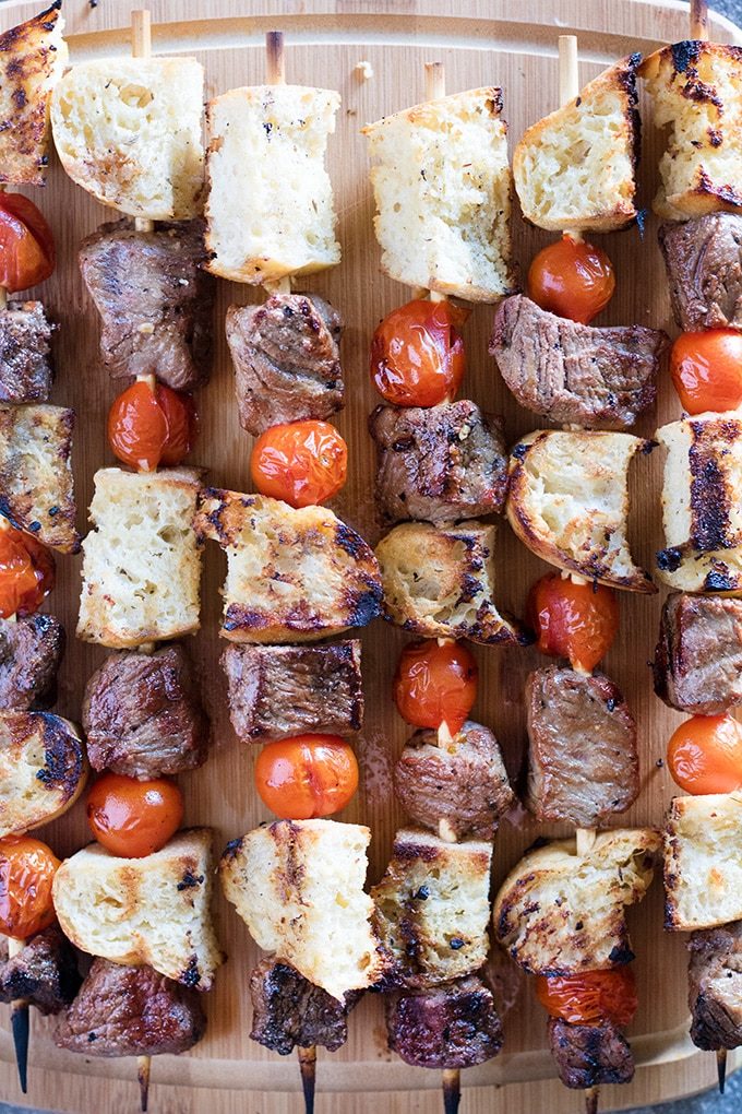 Steak kebabs with garlic bread