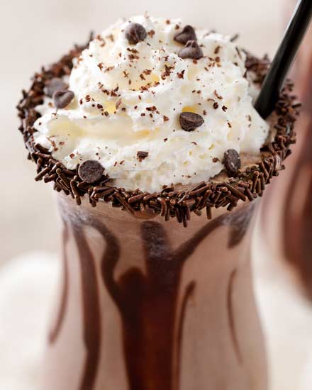 Thick, rich, and delicious this mudslide recipe is made extra chocolatey with the addition of some chocolate vodka, creme de cacao, and chocolate ice cream! There's nothing better than a boozy milkshake! #milkshake #boozymilkshake #adultmilkshake #mudslide #mudsliderecipe #chocolaterecipes