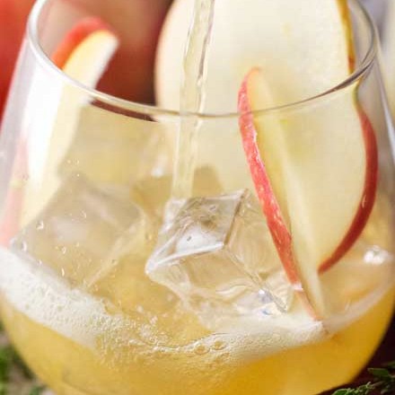 These apple bourbon cocktails are incredibly refreshing and a great mix of sweet with a bit of tartness. Take advantage of those Fall apples! #bourbon #cocktailrecipe #cocktails #applecider #honeycrisp #maplesyrup #falldrink #alcohol #fall