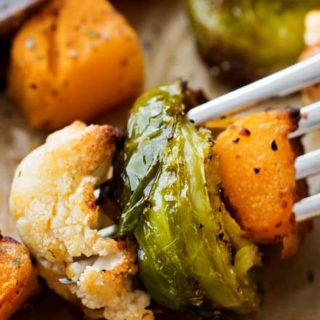 The ultimate sheet pan healthy roasted vegetables, perfectly spiced and roasted to sweet tender perfection! Great for meal prep too! #roastedvegetables #sheetpan #healthy #smartpoints #weightwatchers #healthysidedishes #fallrecipes