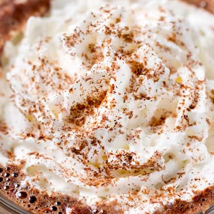 Rich and creamy, Mexican hot chocolate will warm you up from the inside out! Made with melted chocolate, vanilla, cinnamon and a pinch of cayenne for kick, this recipe is easy to spike for an adult beverage treat! #hotchocolate #mexicanhotchocolate #holidaydrink #hotchocolaterecipe #easyrecipe #homemade #hotcocoa