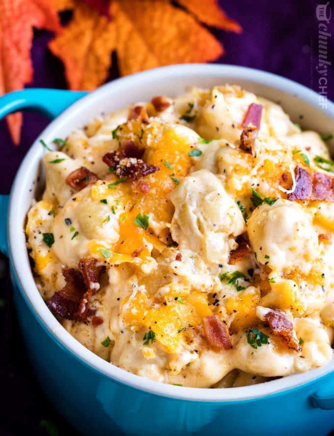 Baked mac and cheese in bowl with bacon