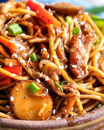 This Crockpot Chicken Lo Mein is the perfect weeknight meal!  Packed with bold flavors, plenty of veggies, and with only 20 minutes of actual "work", it's a much better alternative to Chinese takeout. #Chinesefood #asianrecipe #crockpot #slowcooker #easyrecipe #weeknightmeal #chickenlomein #takeoutfakeout