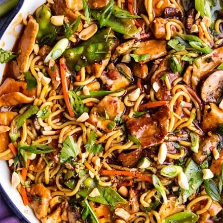 No need for takeout, this Garlic Ginger Pork Stir Fry is the perfect weeknight meal, as it's on the table in 20 minutes! #pork #stirfry #chinese #asian #takeout #weeknightmeal #easyrecipe #onepan #skillet