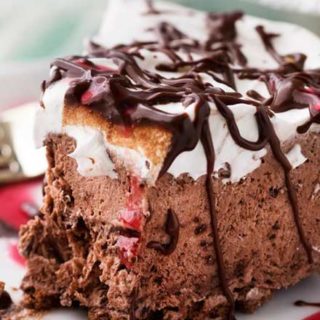 Time to cool down with a big slice of this sweet buttermilk chocolate icebox pie! Simple ingredients and about 5 minutes is all you need to whip this no-bake pie together! | #nobake #dessert #iceboxpie #chocolate #summer #dessertrecipe #easyrecipe #pies #frozen