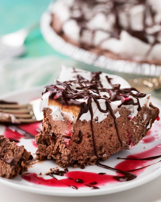 Frozen chocolate pie with raspberry sauce