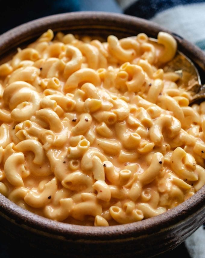 Slow Cooker Mac and Cheese is ultra creamy, and SO easy!  No boiling pasta, no velveeta, and no condensed soups needed.  Perfect side dish or kid-friendly dinner option! #macandcheese #macaroniandcheese #crockpot #slowcooker #easyrecipe #sidedish #potluck #holiday